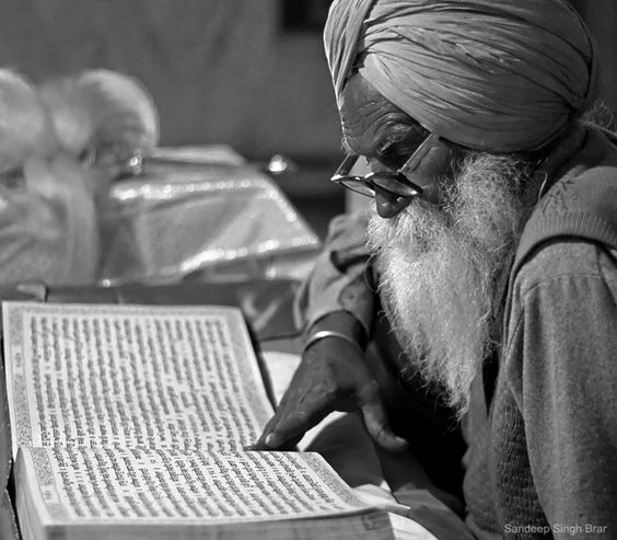 Sikh reads Gurbani